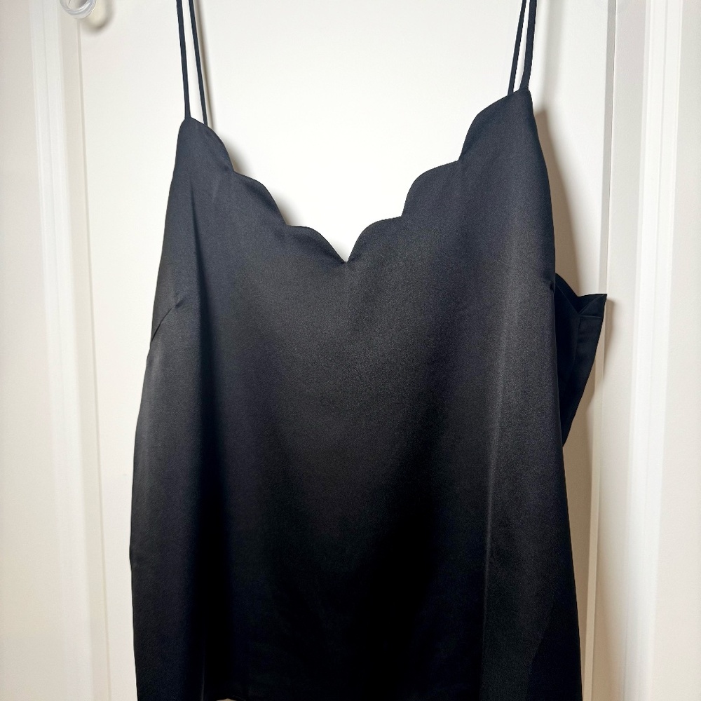 Lulu’s Black Scalloped Satin Tank Top Medium